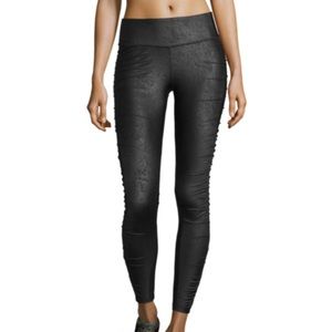 Casually Leatherlike 7/8 Leggings Black Size 4